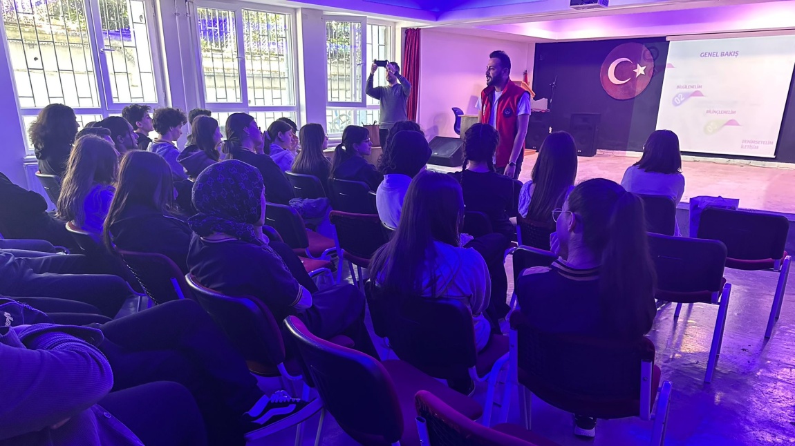 Gençlik ve Güvenli Gelecek Konferansı